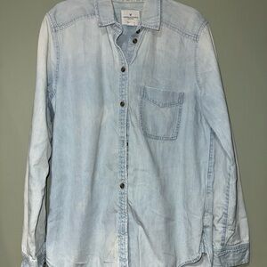 American Eagle Light Wash Denim Boyfriend Pocket Shirt